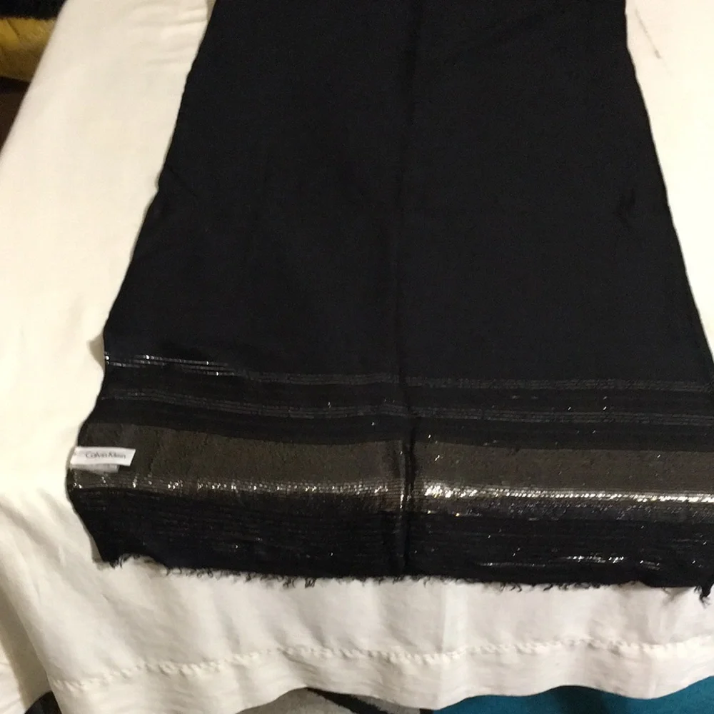 Black Calvin Klein scarf - Picture 1 of 3